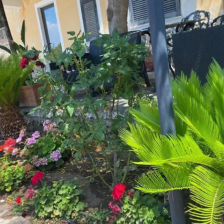 Massimo Beachfront Апартаменты Санта-Мария-ди-Кастеллабате